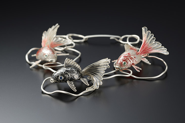 『金魚とあそぶ』